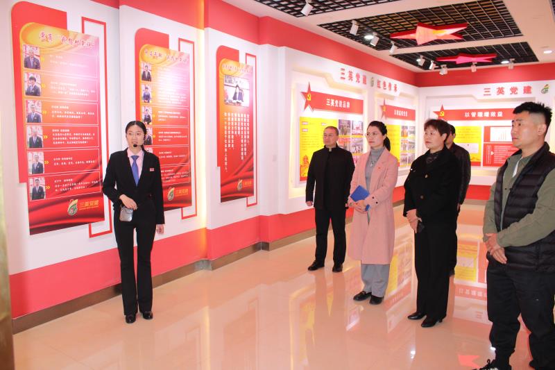 山東華瓴控股集團走進三英非公黨建基地參觀學習