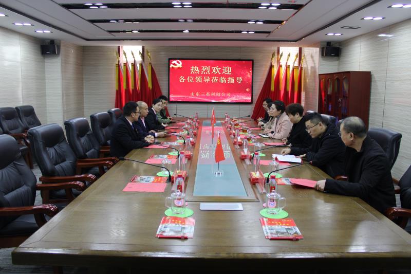 山東華瓴控股集團走進三英非公黨建基地參觀學習