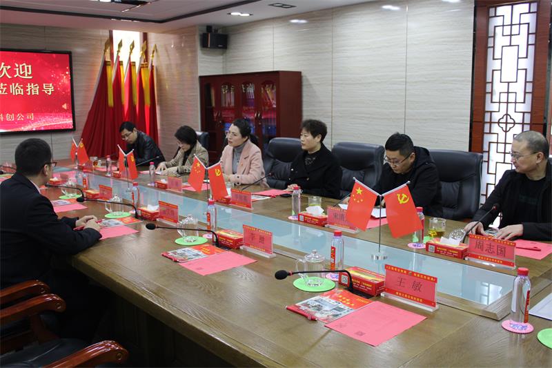 山東華瓴控股集團走進三英非公黨建基地參觀學習